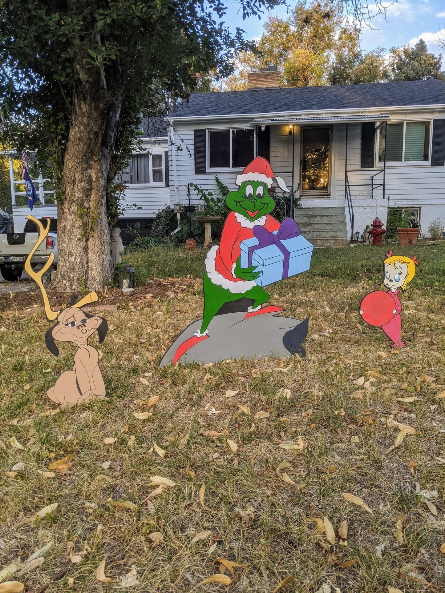 The Grinch Christmas Celebration Yard Art Set - TitanOakDecor